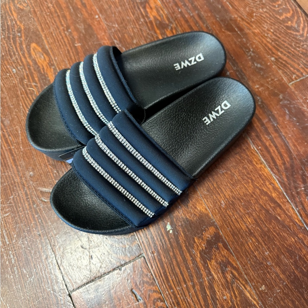 DZNYE Black and Blue Slide Sandals
